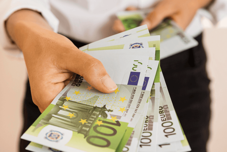 Cuidado con los pagos en efectivo: Hacienda podría multarte si superas este límite