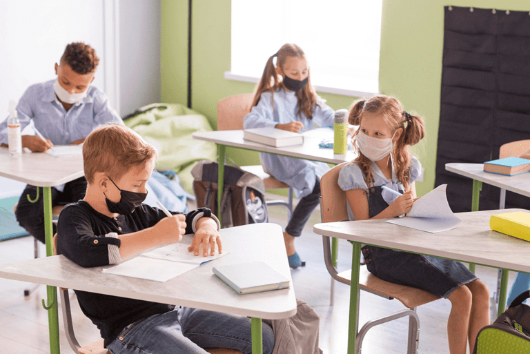 Las bajas del profesorado complican el regreso a las aulas